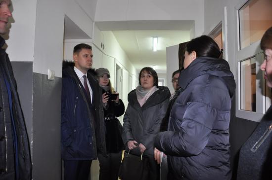 Депутаты Думы Иркутска проверили маневренный фонд, куда предложили переселиться из "заснеженного" общежития ИВВАИУ