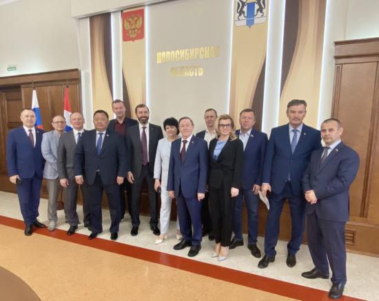 Соглашение о межпарламентском сотрудничестве подписали Заксобрания Иркутской и Новосибирской областей