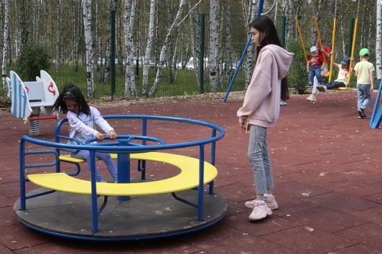 Инклюзивную детскую площадку открыли в поселке Молодежный Иркутского района