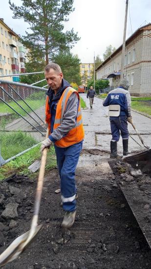 В Усть-Куте при содействии Магомеда Курбайлова благоустроили территорию детского сада и двор