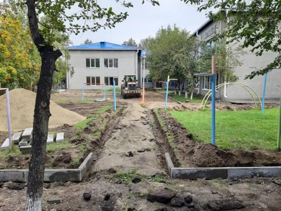 В детсаду «Журавлик» в Шелехове полностью заменят тротуары