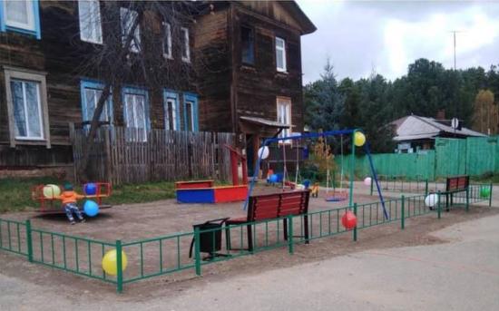 Неисправные объекты демонтируют с детских площадок Правобережного округа Иркутска