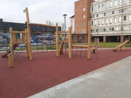 Детскую площадку благоустроили на улице Байкальской в Иркутске