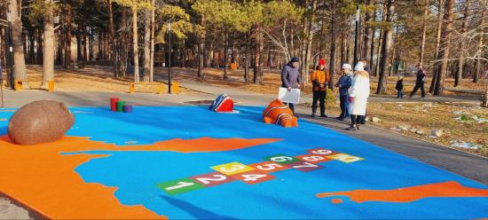 В парке Шелехова появилась новая современная детская игровая площадка