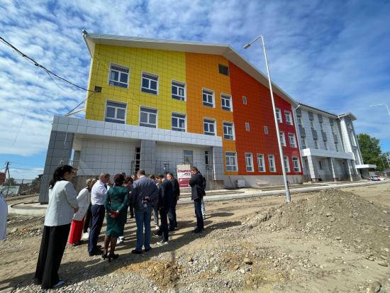 Строительство здания детской поликлиники Заларинской районной больницы завершат до конца октября