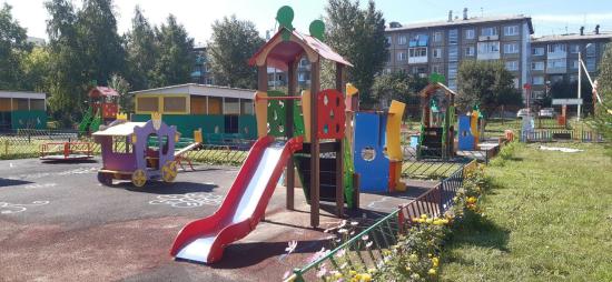 Шесть новых горок установили для воспитанников иркутского детского сада по инициативному проекту