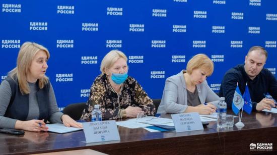 Наталья Дикусарова отметила большой вклад «серебряных» волонтёров в помощь участникам СВО