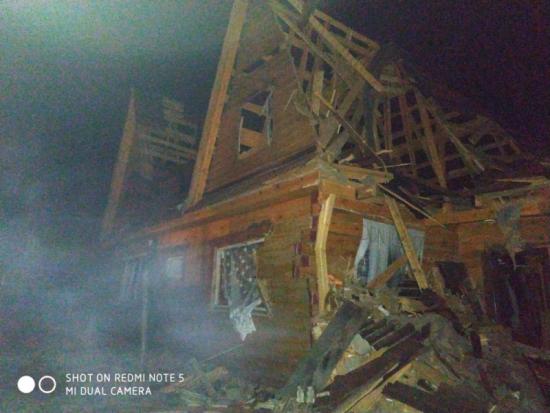 В результате разгерметизации газового баллона повреждены дома в Хомутово