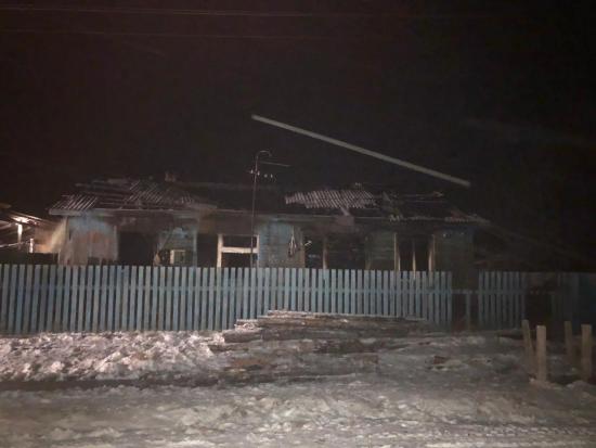 Ребенок в Братском районе пытался самостоятельно разжечь печь и погиб во время пожара
