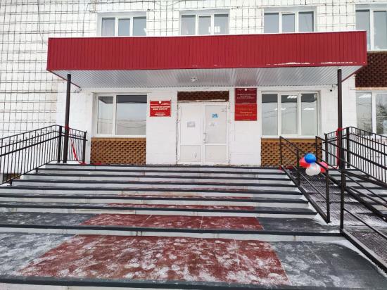 Ремонт крыльца, козырька и нового ограждения обошелся в 2 млн рублей в Братском районе