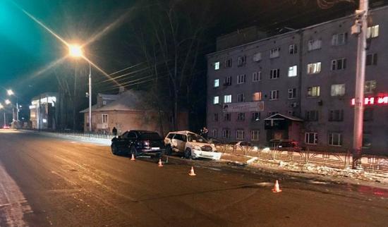 Молодой мужчина погиб при столкновении двух авто на улице Байкальская в Иркутске