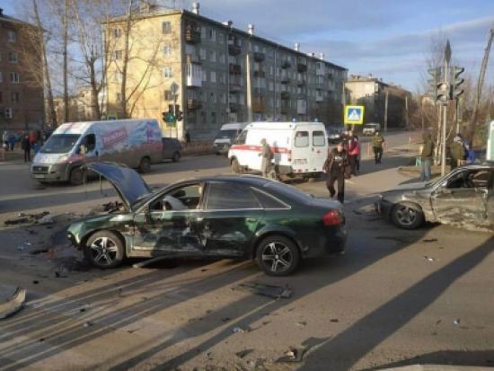 Двое несовершеннолетних пострадали в ДТП с тремя машинами в Ангарске