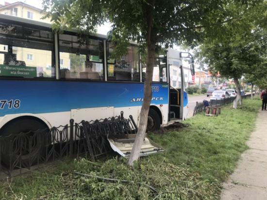 Авария с участием автобуса произошла в Ангарске