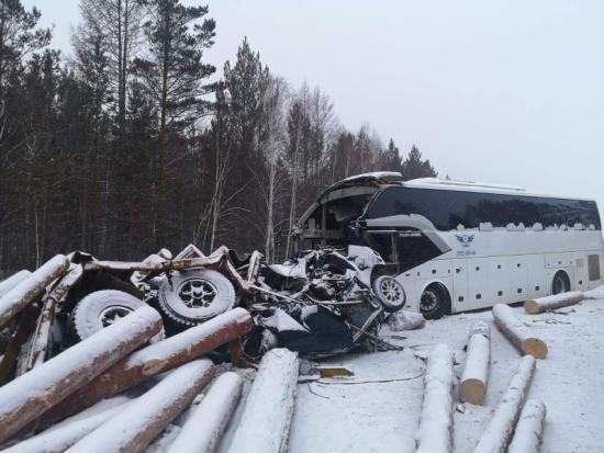По факту ДТП с четырьмя погибшими в Братском районе возбуждено уголовное дело