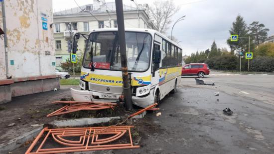 В Ангарске выясняют обстоятельства ДТП с участием маршрутного автобуса