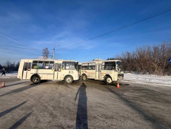 Два автобуса столкнулись в Ленинском округе Иркутска