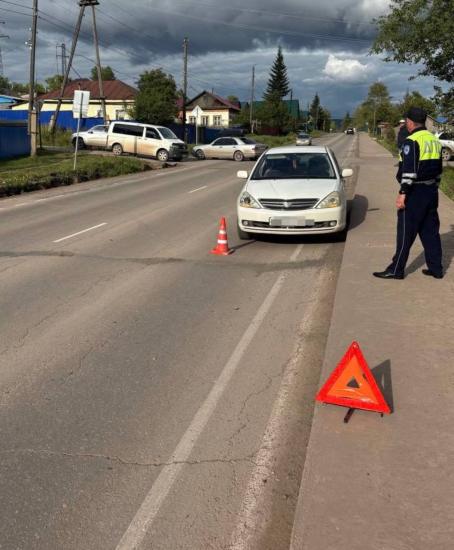 Двое детей попали под колеса автомобиля в Усть-Куте, перебегая дорогу