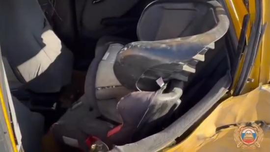 Шестилетний ребенок погиб в ДТП при столкновении автомобиля «Honda Fit» с большегрузом на встречной полосе
