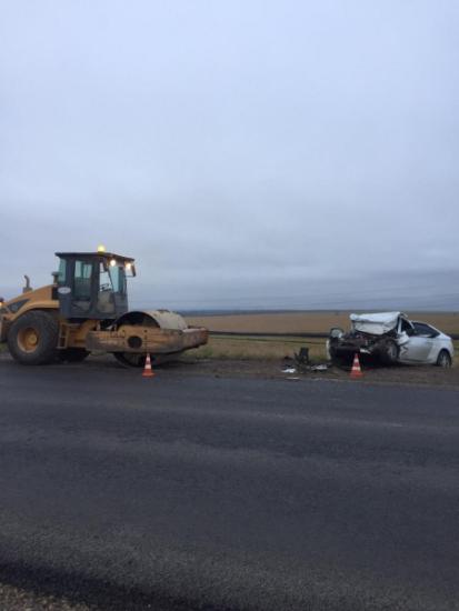 Врезавшийся в каток в Черемховском районе автомобилист погиб из-за превышения скорости