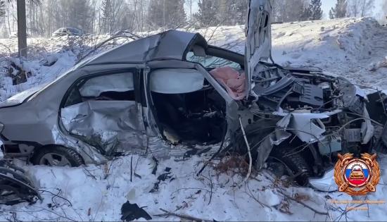 Двое человек погибли в автоаварии под Иркутском