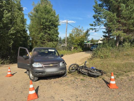 Двое детей на мотоцикле попали под колеса автомобиля: мальчики госпитализированы