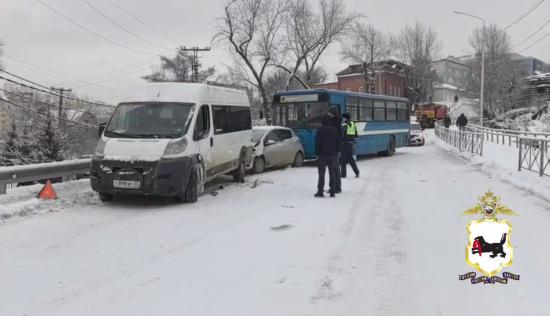 Массовое ДТП с участием девяти автомобилей произошло в центре Иркутска