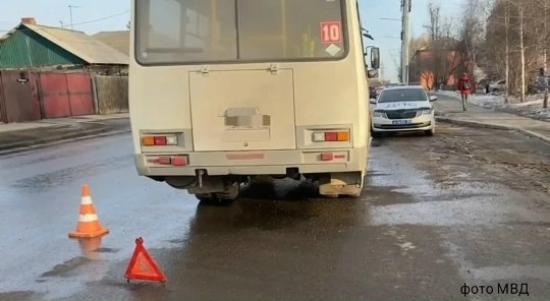 Смертельное ДТП: пешеход попал под маршрутный автобус в Иркутске