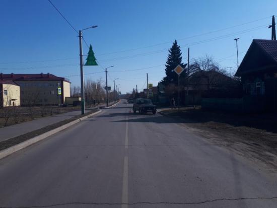 Семилетний мальчик оказался под колесами автомобиля в Свирске