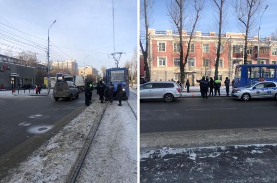 Иркутская пенсионерка переходила дорогу в неположенном месте и погибла под колесами трамвая