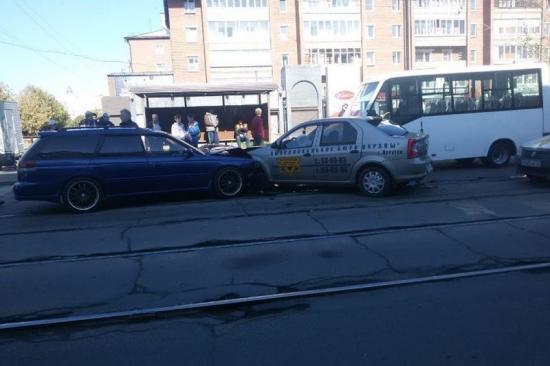 Полиция разыскивает свидетелей столкновения шести машин в Иркутске