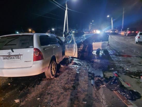 Двое мужчин погибли в автоаварии в Иркутском районе