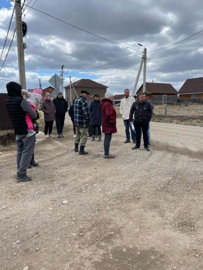 Качество дорог стало главной темой встречи депутата ЗС Андрея Духовникова с жителями деревни Грановщина Иркутского района