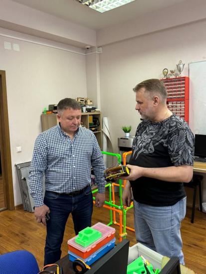 Поддержка образовательных программ по подготовке будущих IT-специалистов стала темой встречи депутата ЗС Андрея Духовникова с педагогами компьютерной школы