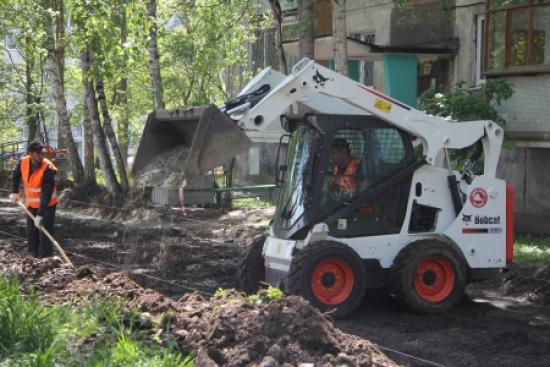Дворы Иркутска начали благоустраивать
