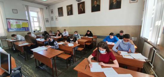 Одиннадцать стобалльных результатов получили выпускники в Иркутской области за ЕГЭ по химии и литературе
