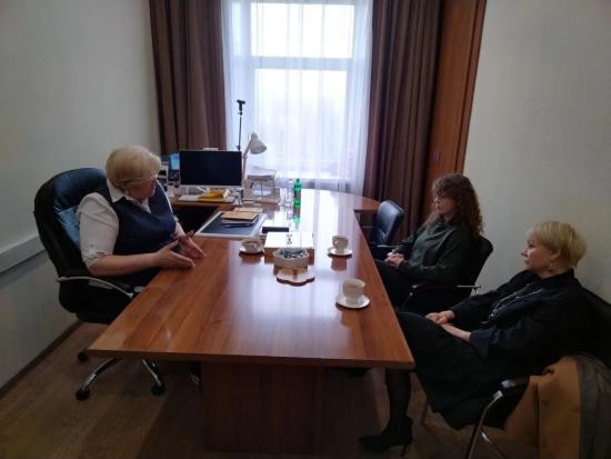 Программы поддержки детей, оставшихся без попечения родителей, обсудила депутат ЗС Лариса Егорова с иркутскими общественницами