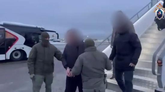 Обвиняемого в экстремистской деятельности жителя Шелехова задержали в московском аэропорту при попытке покинуть страну