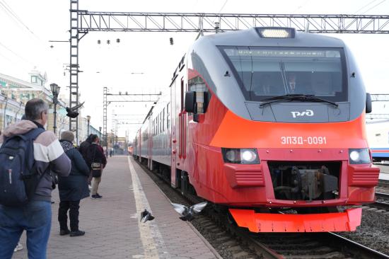 ВСЖД увеличит количество вагонов в пригородных поездах