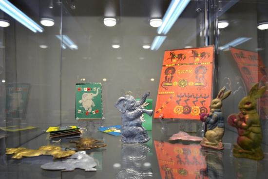 Выставка редких елочных игрушек "Под куполом цирка" откроется в Усадьбе Сукачева