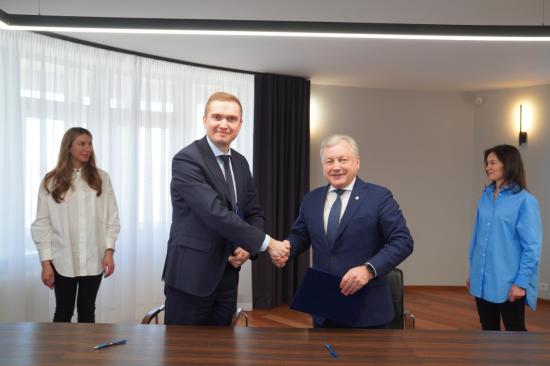 En+ Group инвестирует более 16 млн рублей в проекты строительства художественной школы и футбольного манежа в Братске