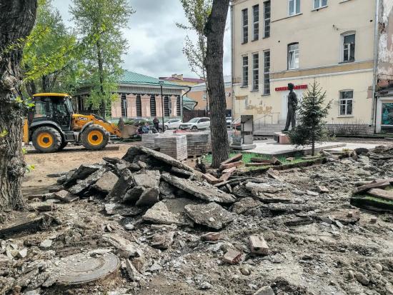 Работы по благоустройству начали в сквере имени Юрия Ножикова в Иркутске