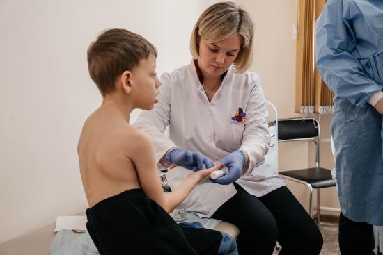Медицинская команда фонда «Дети-бабочки» посетила Иркутскую область