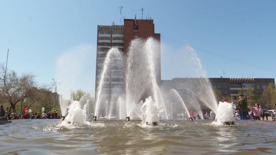 На два фонтана больше запустили в Братске