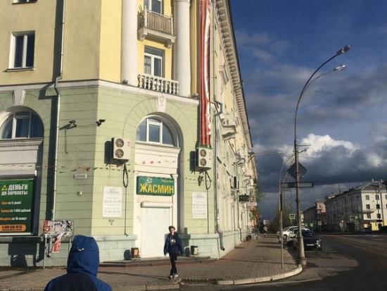 Георгиевские ленты украсили фасады домов в Иркутской области
