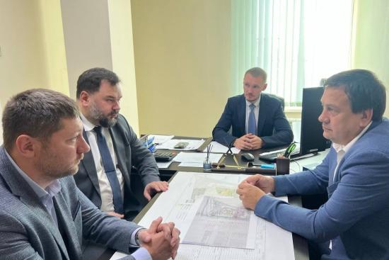 Консультацию для участника программы «Герои Приангарья» организовали в министерстве строительства региона