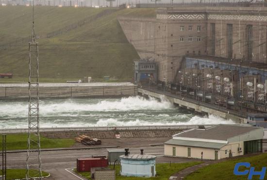 Сброс через Иркутскую ГЭС увеличили до 3200 кубометров
