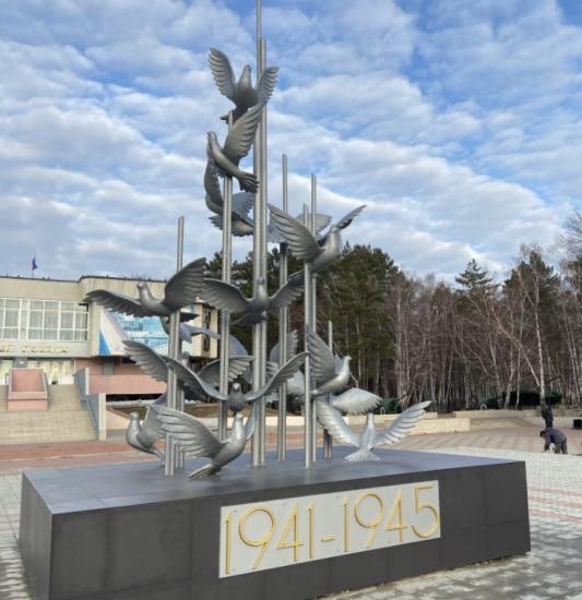 Ремонт памятников Победы завершают в Ангарске