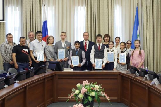 Шестеро детей в Иркутской области награждены за героические поступки