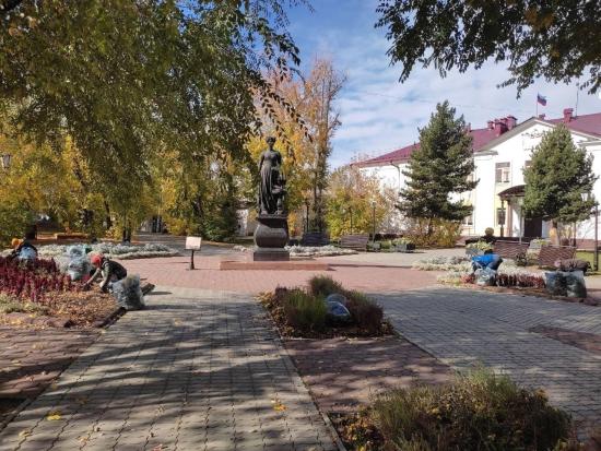 «Горзеленхоз» готовит иркутские клумбы к зиме