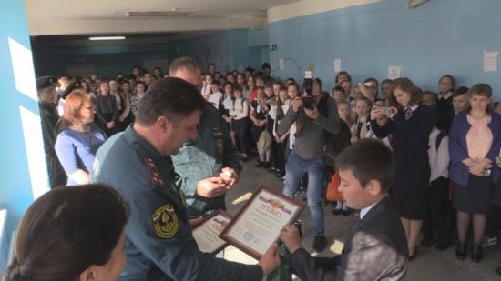 Пятиклассников наградили за предотвращение пожара в Иркутском районе
